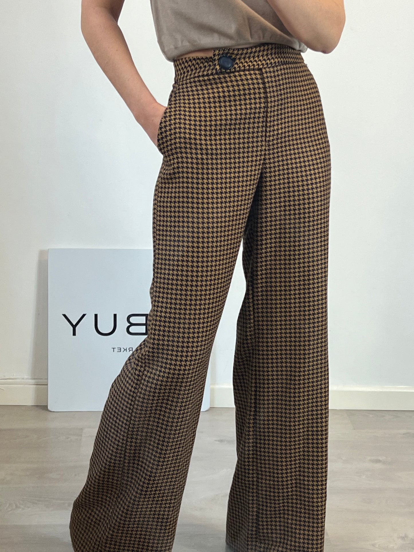 UTERQÜE. Wide-leg houndstooth trousers. Size 36