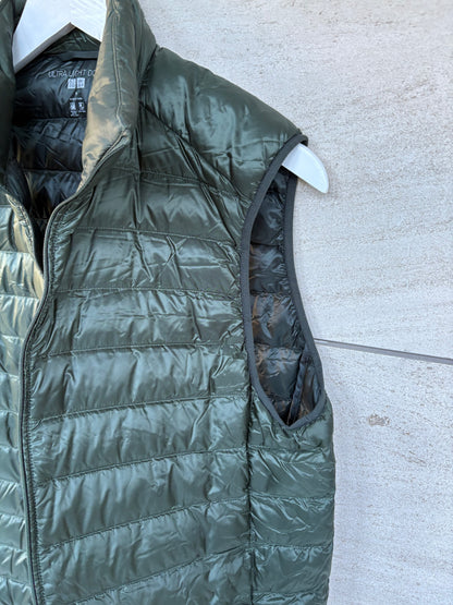 UNIQLO. Ultralight green down vest. TM