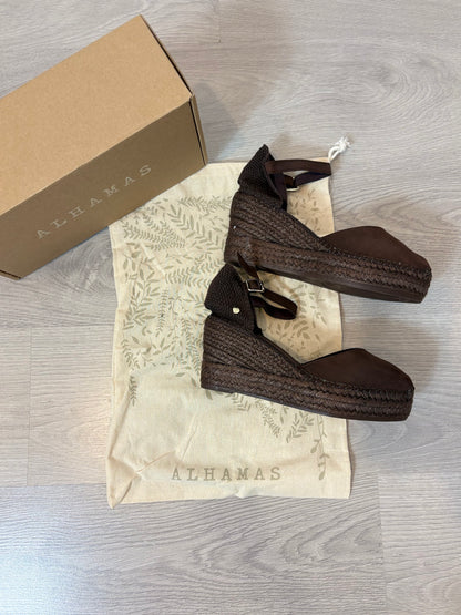 ALHAMAS. Cuñas marrones ante