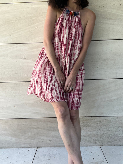 ZARA. Vestido corto detalle escote. T S