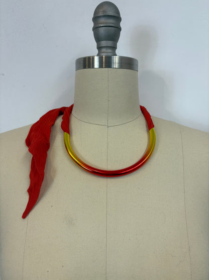 OTRAS. Collar semi rígido lazada