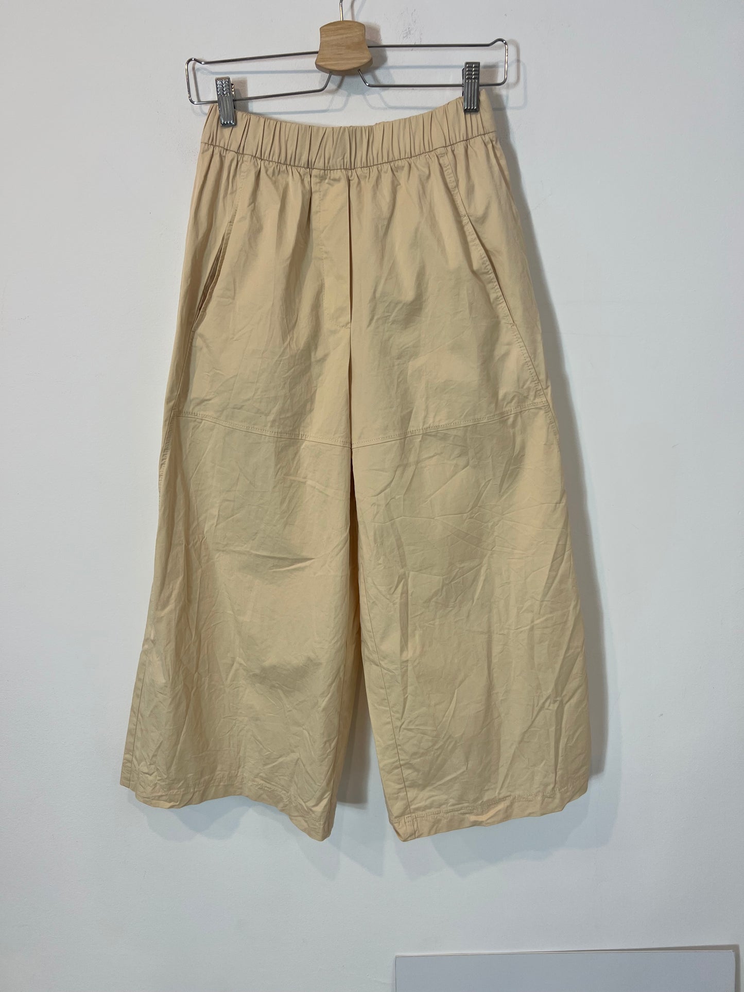MAKSU. Pantalón ancho fluido beige T.s