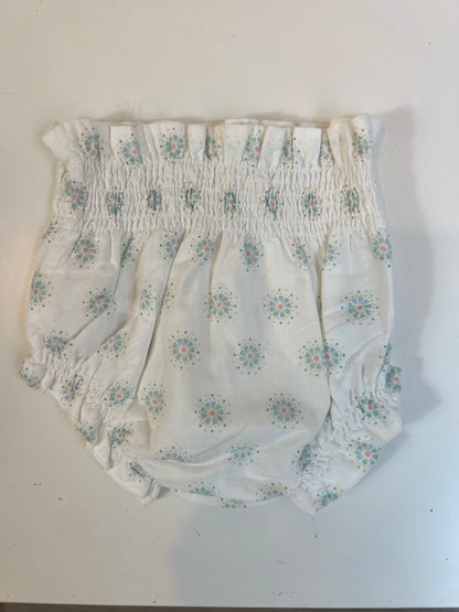 GOCCO. Cubrepañal blanco flores T.3/6 meses
