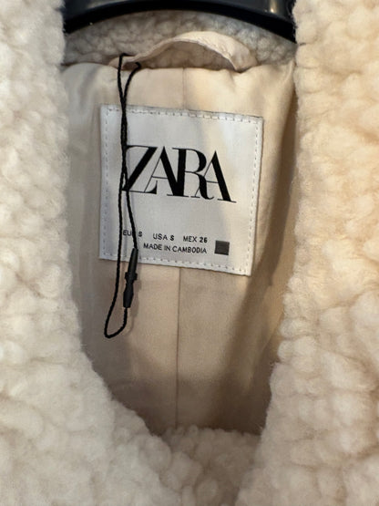 ZARA. Abrigo largo borrego