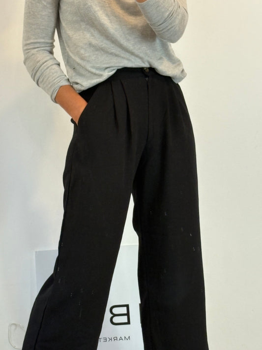 OTRAS. Pantalón negro pinzas. T S