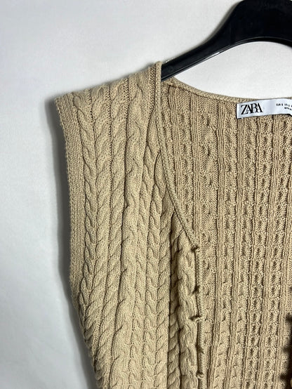 ZARA. Chaleco beige ochos abotonado. T S