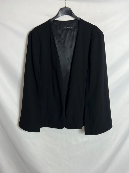 ZARA. Capa negra con chaleco interior. T XL