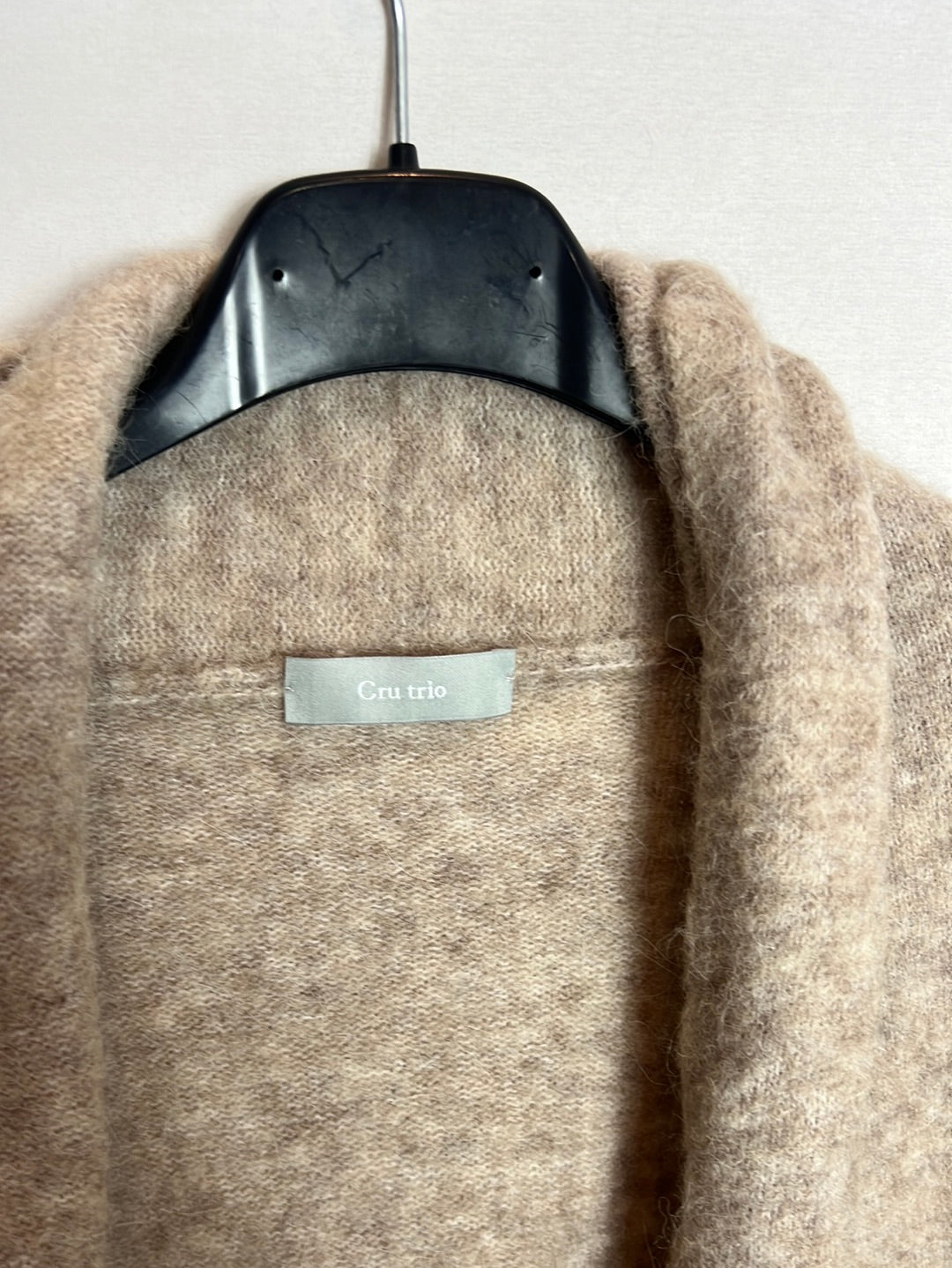 CRU TRIO. Cárdigan beige lana. T 40