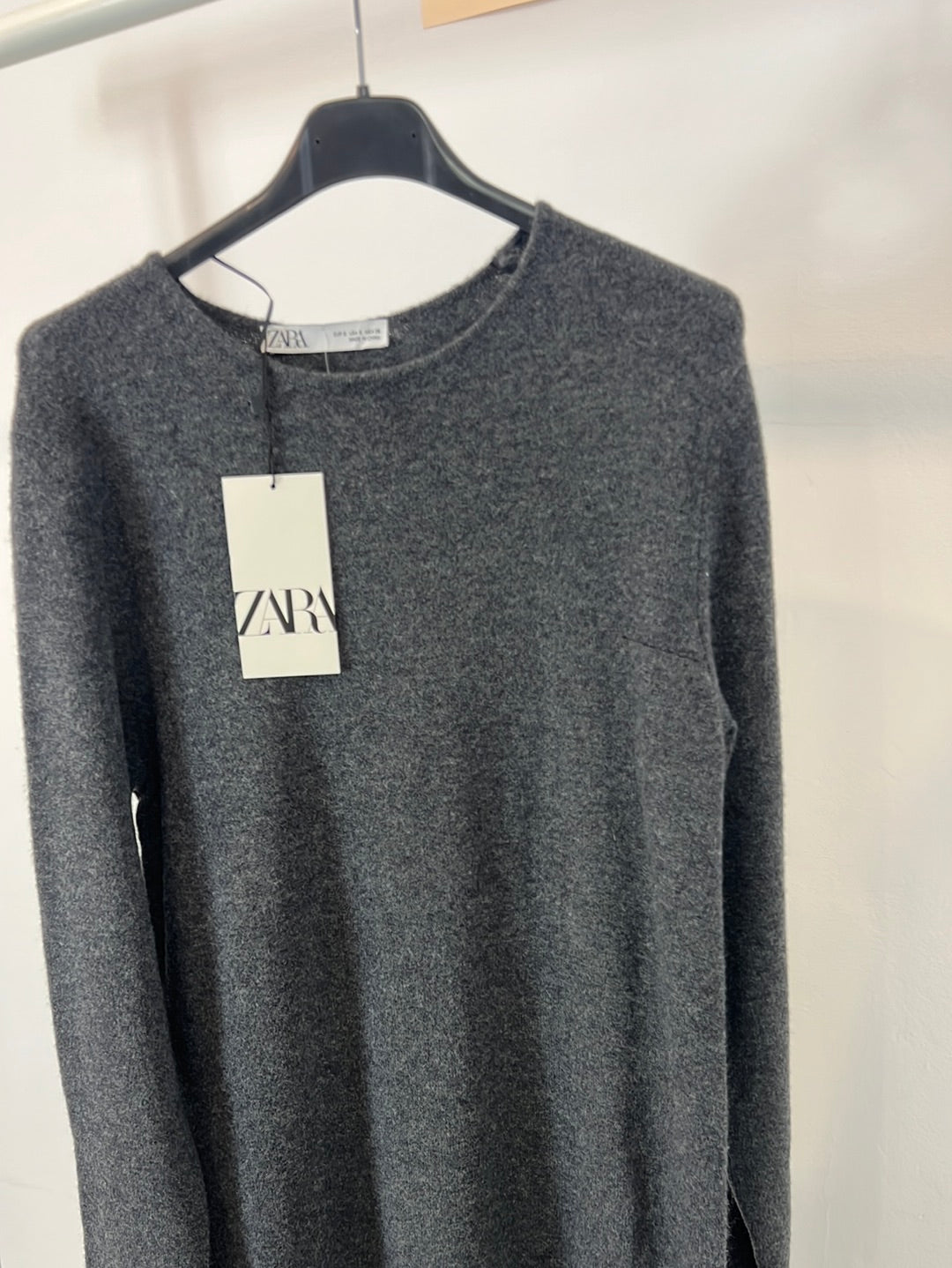 ZARA. Vestido largo punto gris T.s