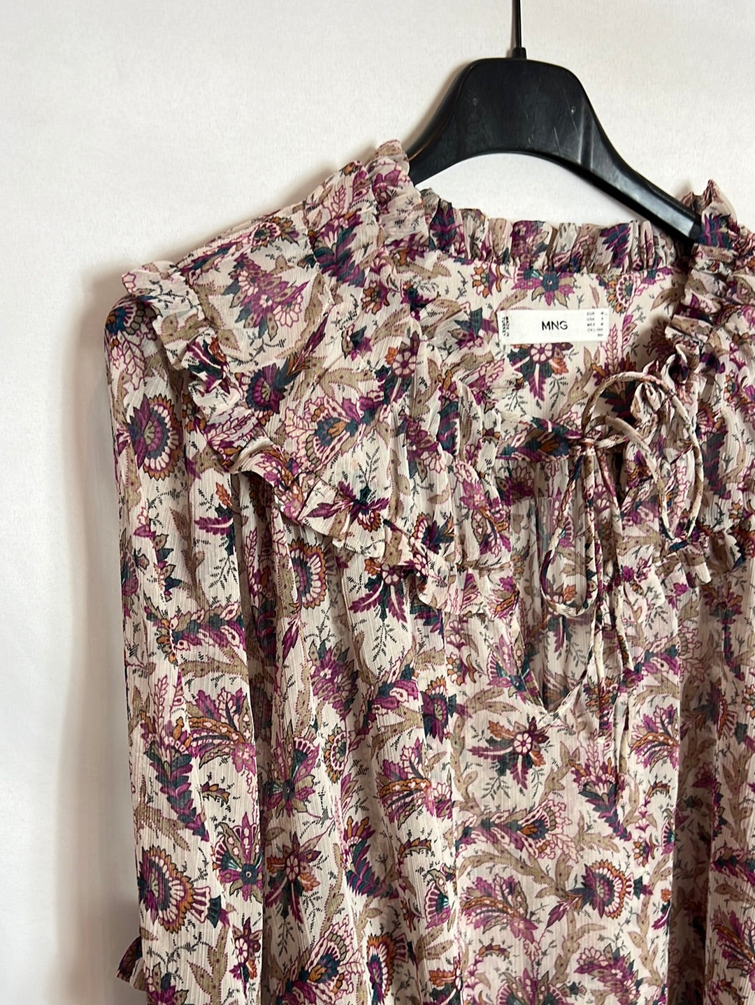 MANGO. Blusa estampada vaporosa. T M