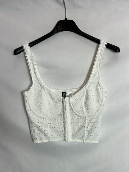 H&amp;M. White crop top with hooks. T 38