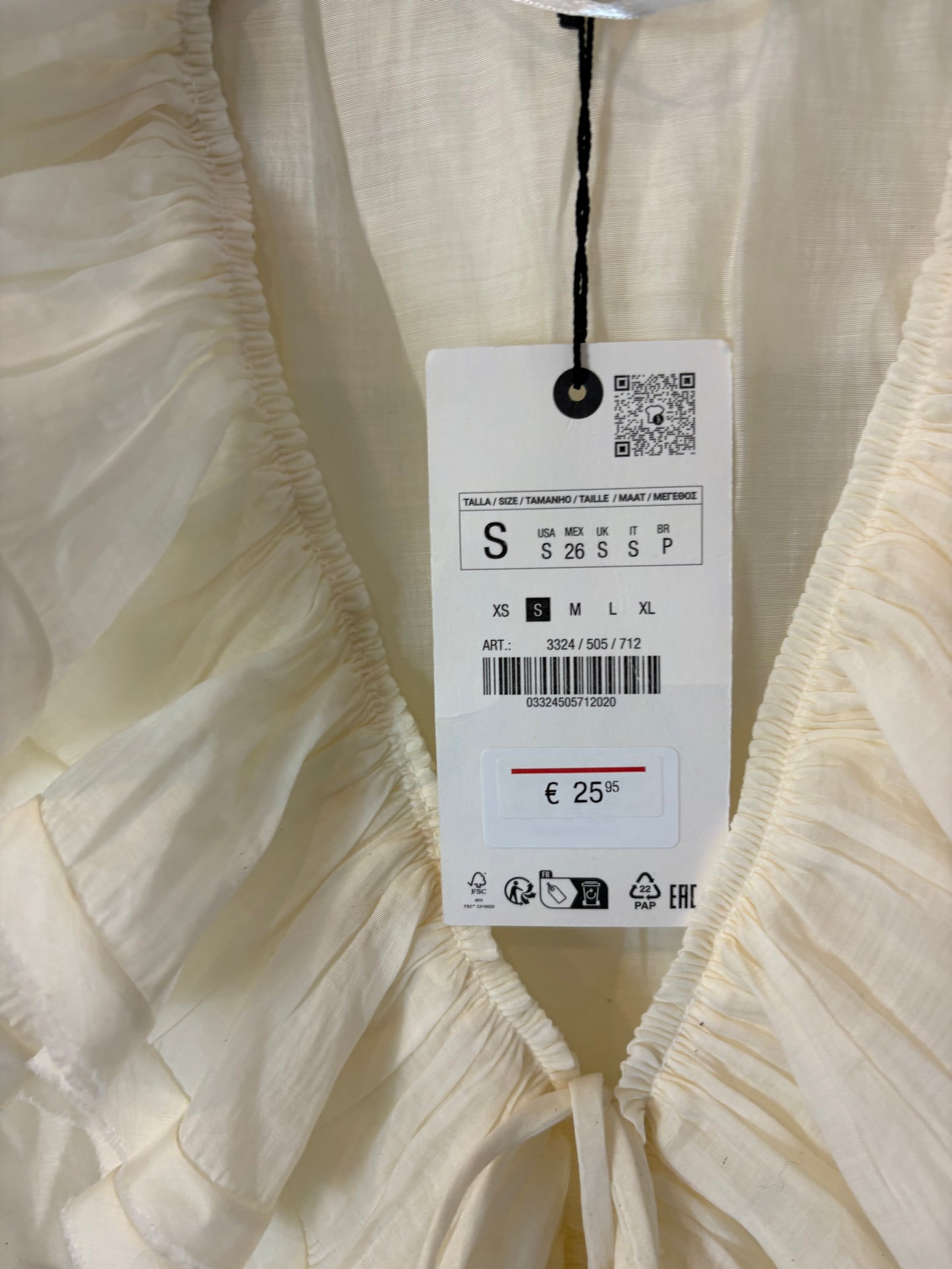 ZARA. Blusa volante crudo