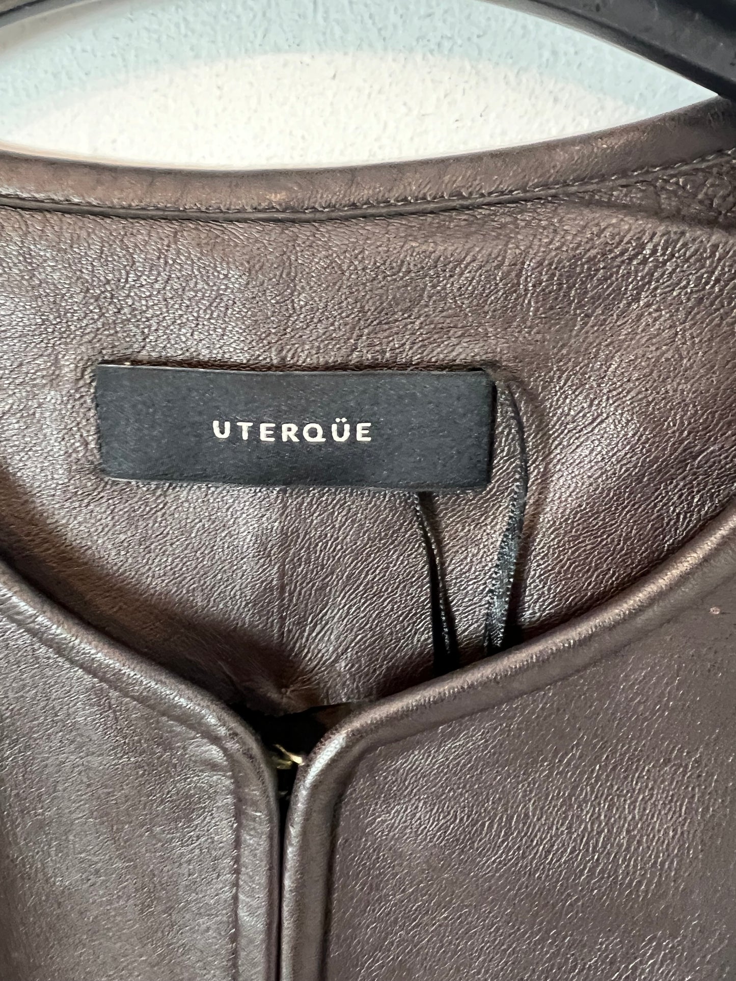 UTERQÜE. Chaqueta marrón chocolate piel. T M