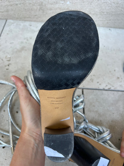 ISABEL MARANT. Sandalia plateada tiras T 39