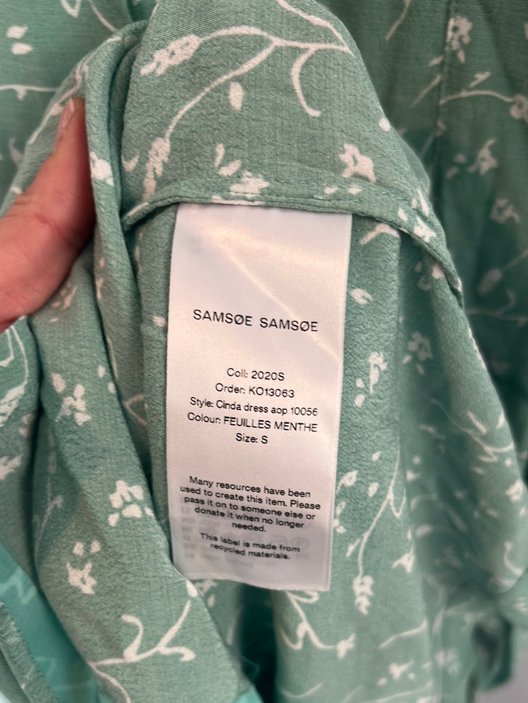 SAMSOE SAMSOE. Vestido mido verde flores T.s