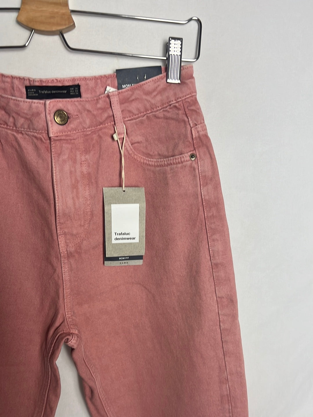 ZARA. Denim mom fit rosa claro. T 36