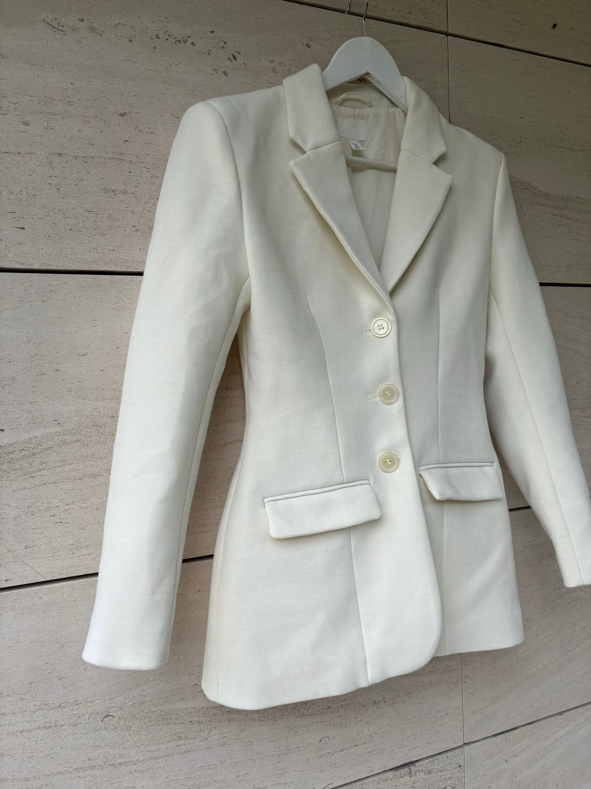 H&M. Chaqueta estructura color crudo