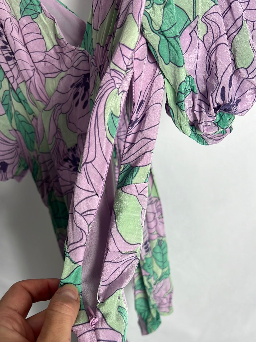 FÓRMULA JOVEN. Vestido largo estampado apertura espalda. T S