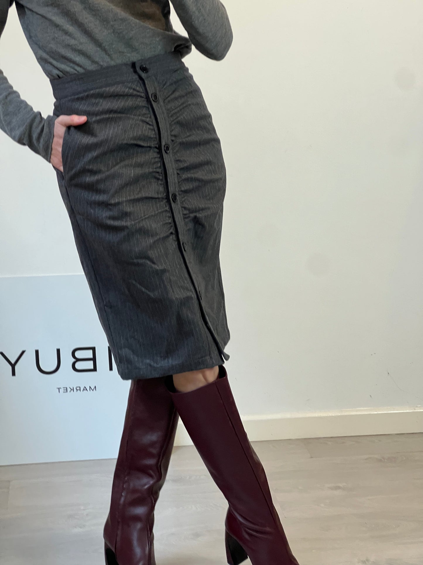 MASSCOB. Falda abotonada raya diplomática