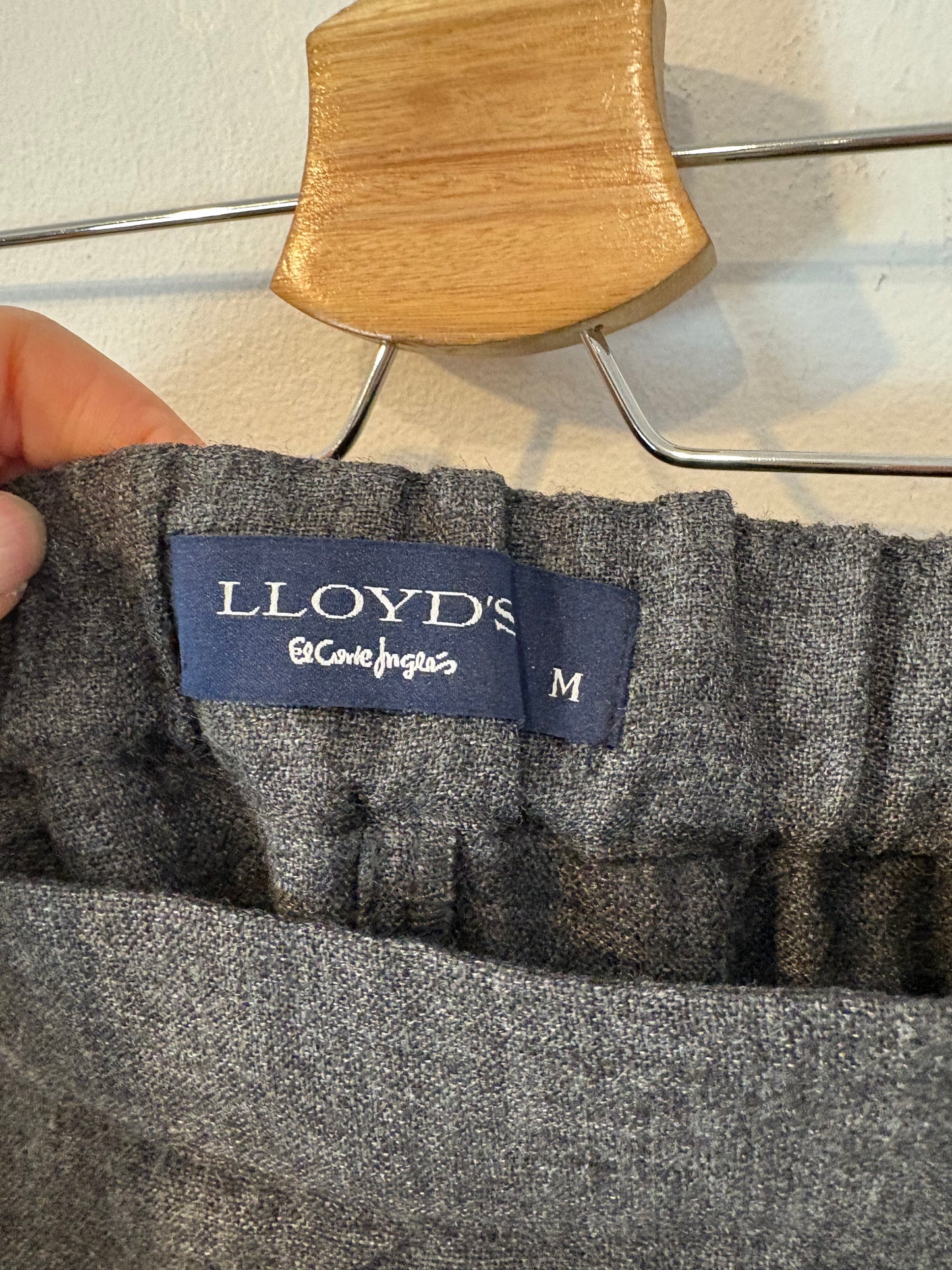 LLOYD´S . Falda midi abotonada con lana
