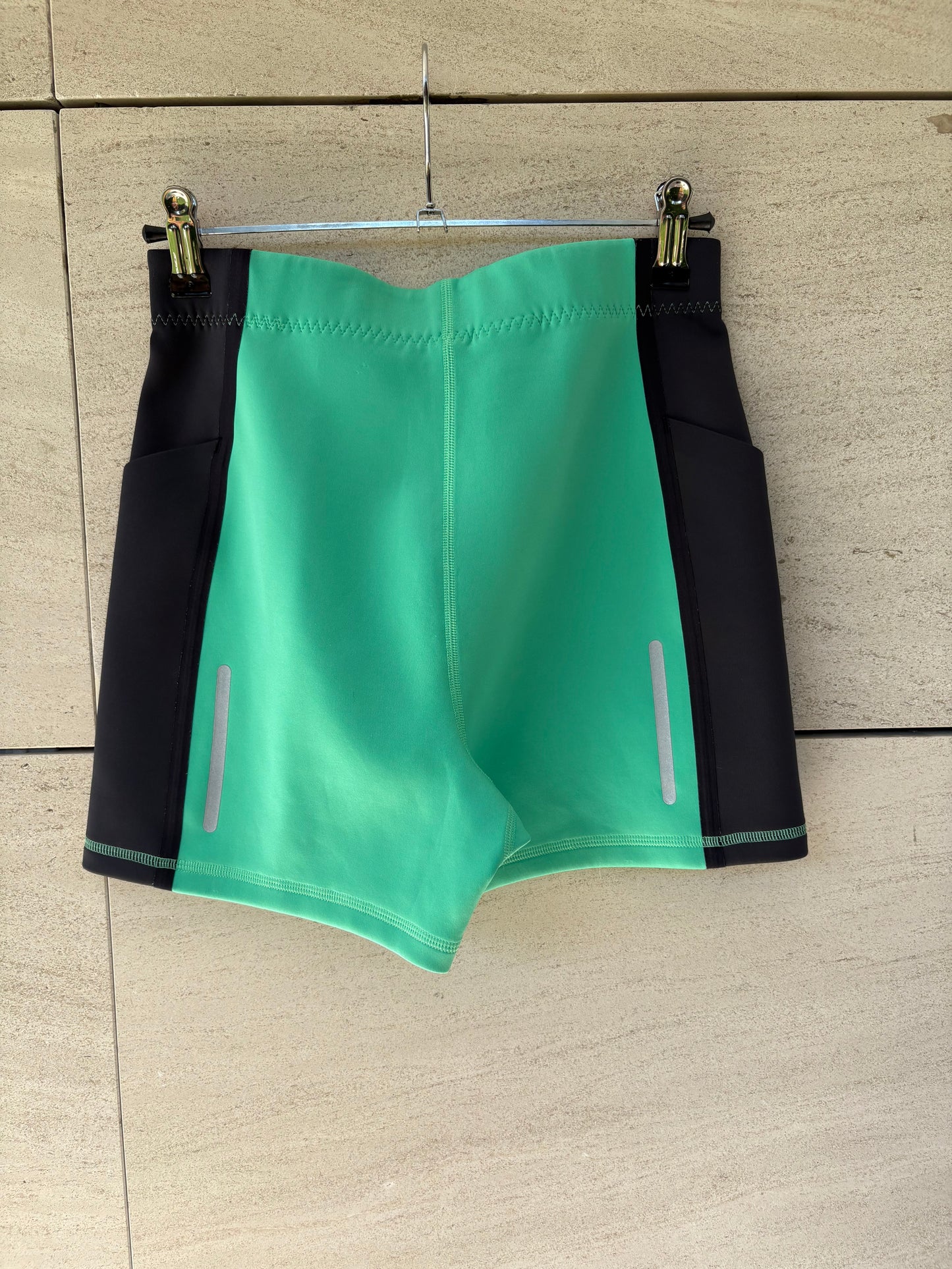 ADIDAS x STELLA McCARTNEY. Conjunto verde top y malla corta. T S