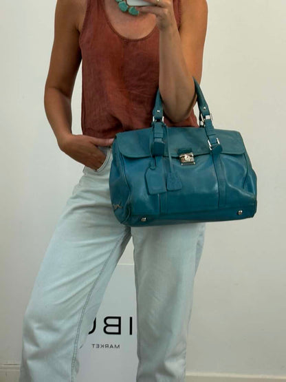 BIMBA Y LOLA. Bolso asa corta piel turquesa