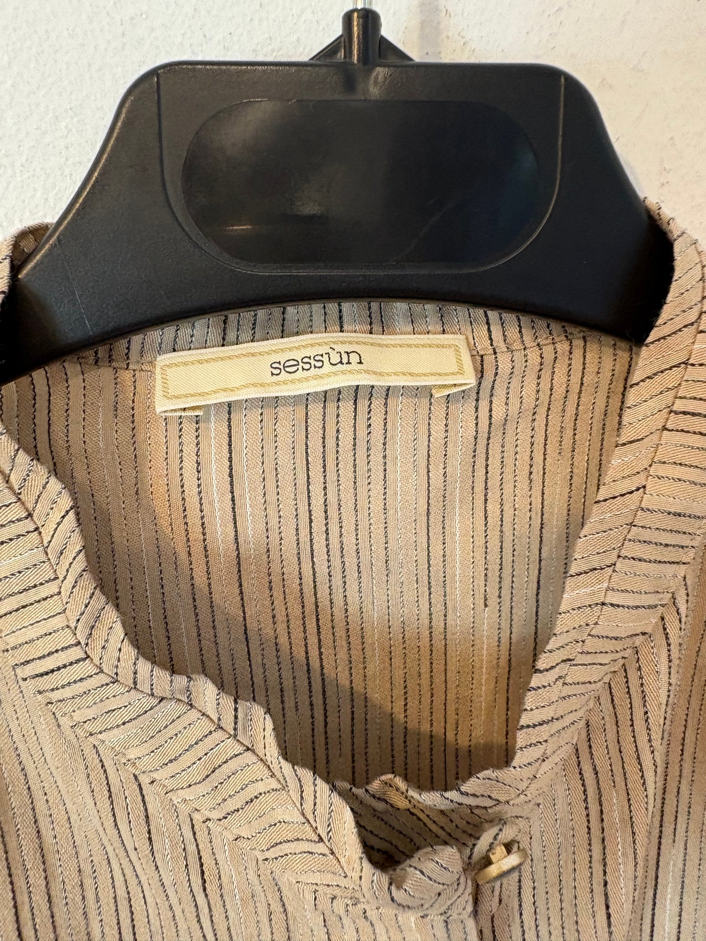 SESSÚN. Blusa beige tostado rayas