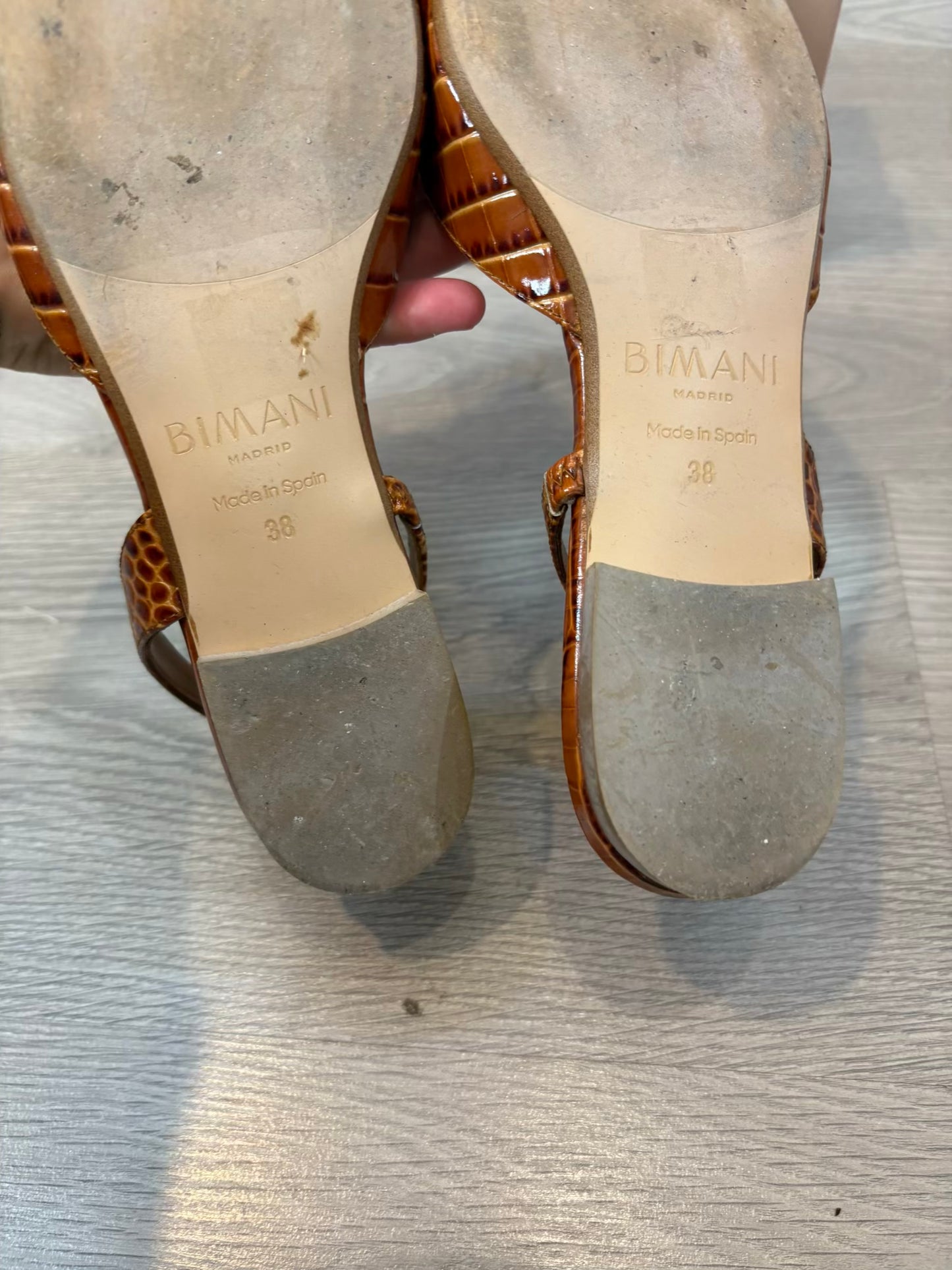 BIMANI. Stiletto piel camel. T 38