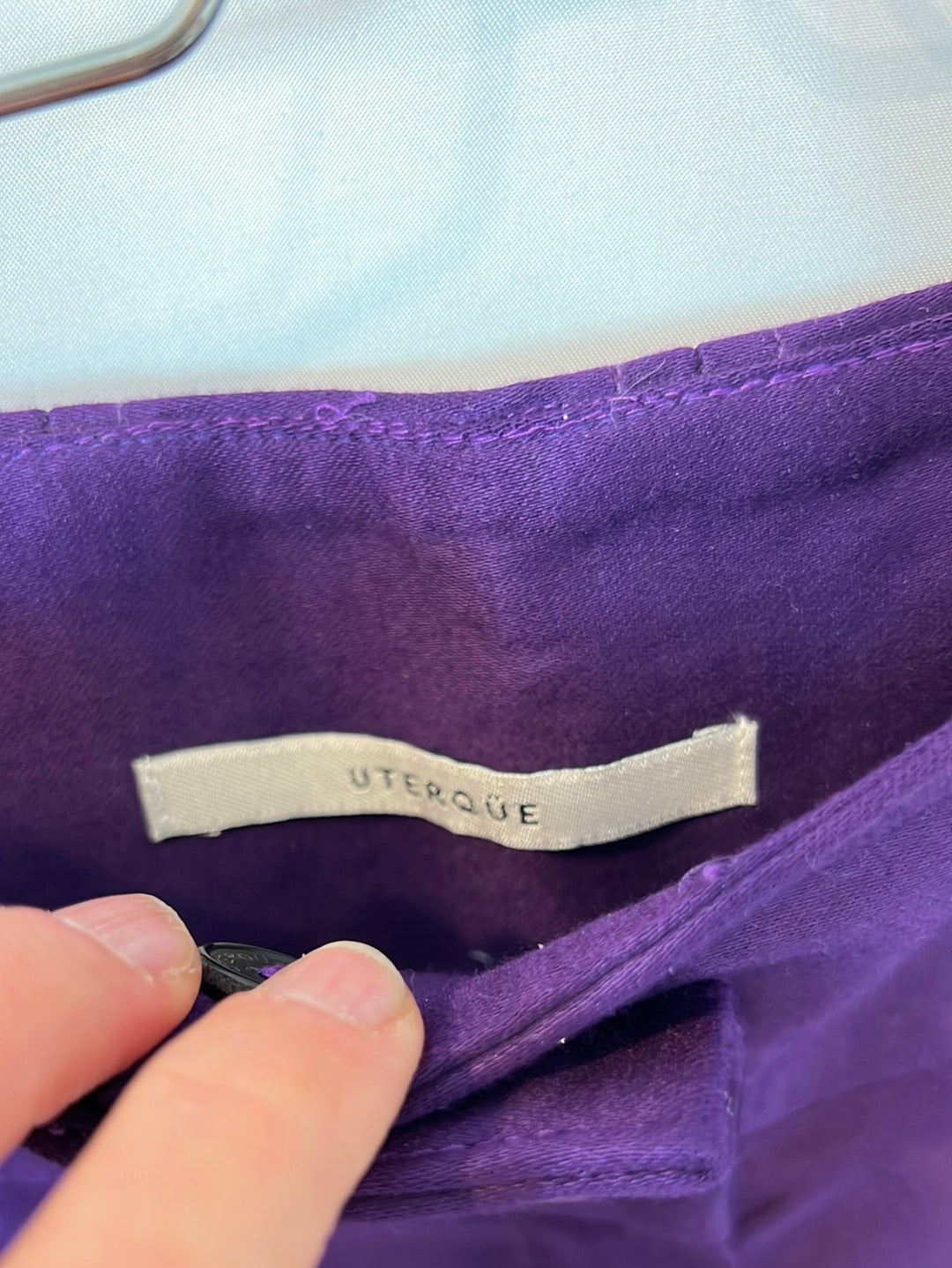 UTERQÜE. Pantalón culotte berenjena. T XS