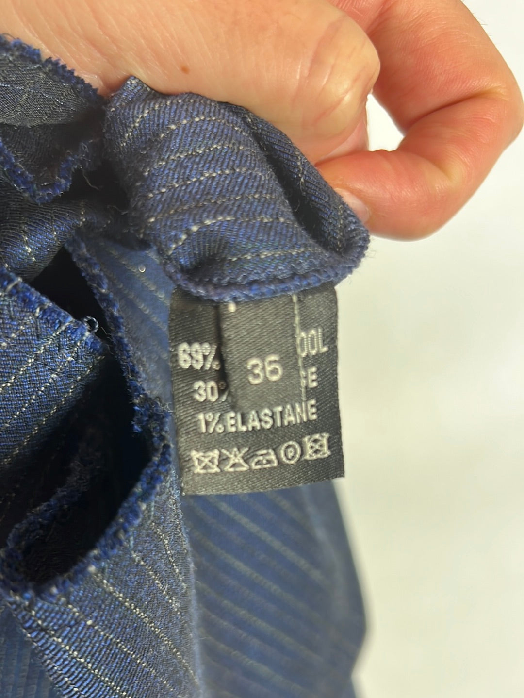 CORTANA. Falda tubo azul rayas. T 36