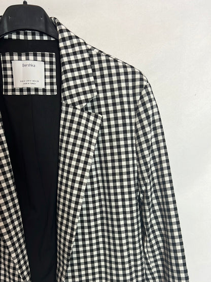 BERSHKA. Blazer larga cuadros vichy. T M