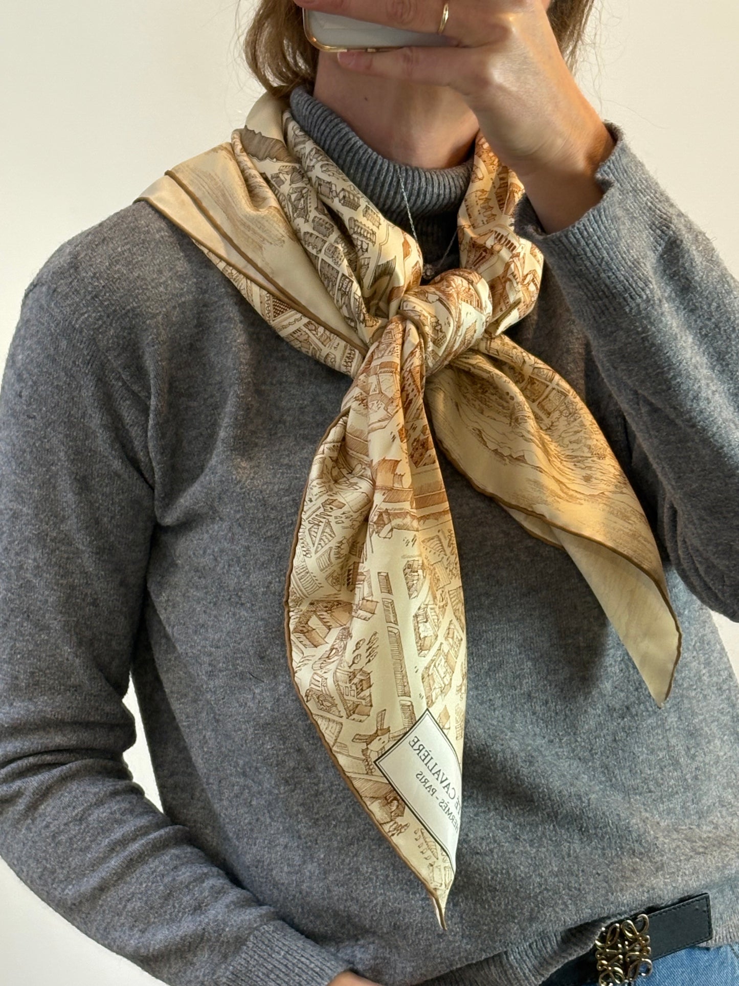 HERMÉS. Pañuelo seda La Cité Cavaliére