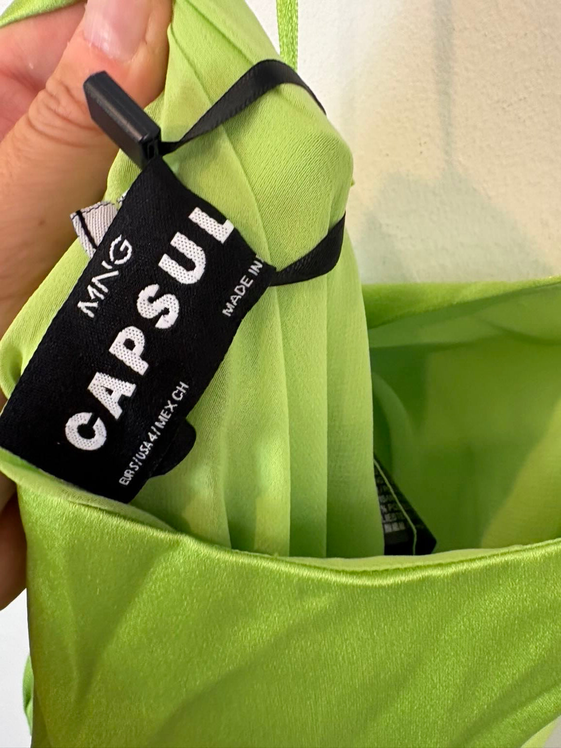 MANGO CÁPSULE. Vestido asimétrico cuello lazada