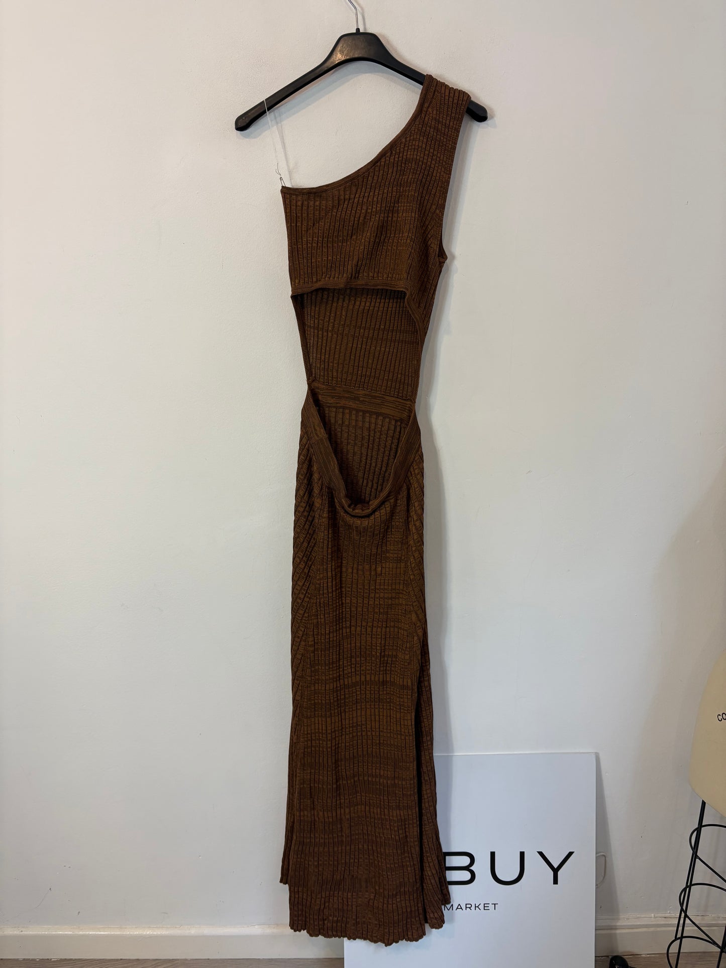 VEZAVENA. Vestido largo marrón aberturas