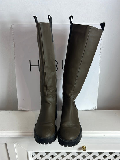 PULL&BEAR . Botas latas verdes. T 37