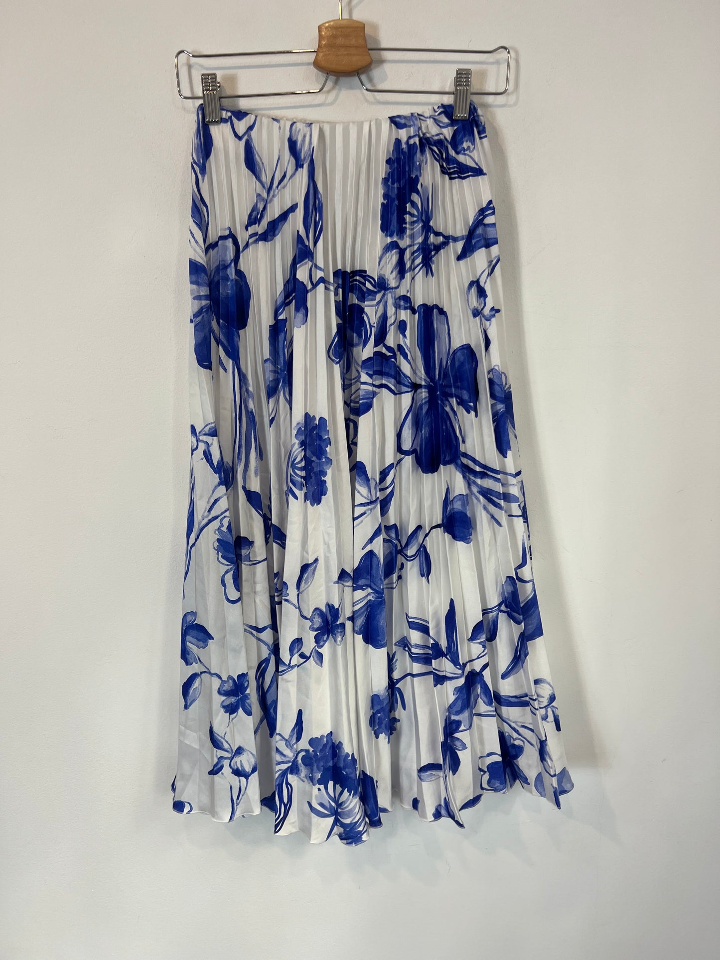 ZARA. falda midi plisada flores T.xs