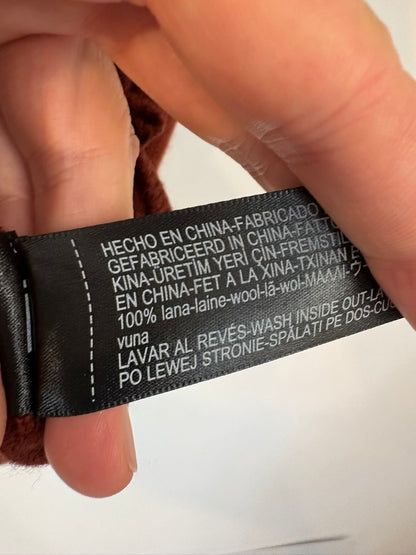 MASSIMO DUTTI. Chaleco burdeos lana con cuello extraible