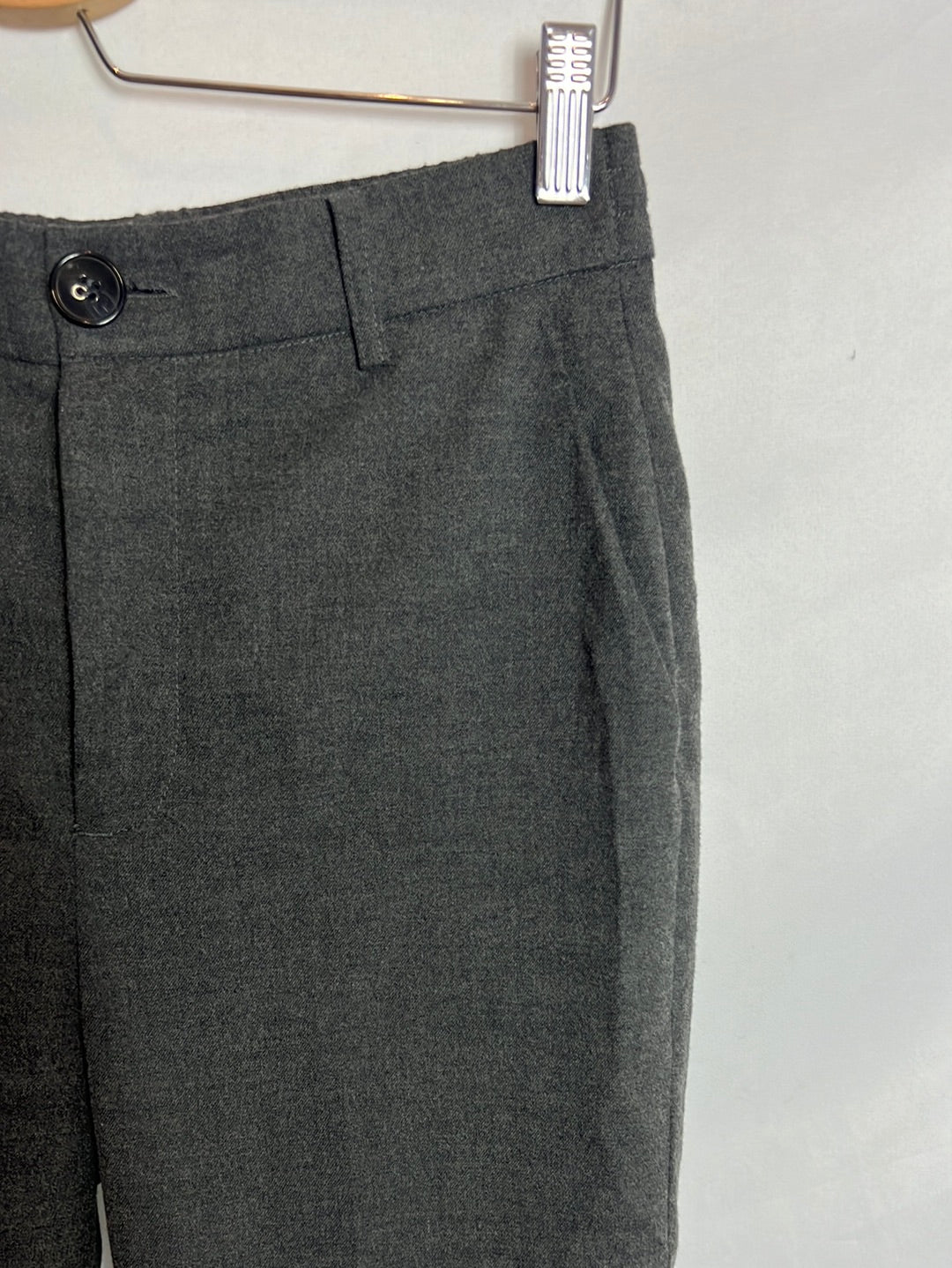 ZARA. Pantalón gris textura. T XS