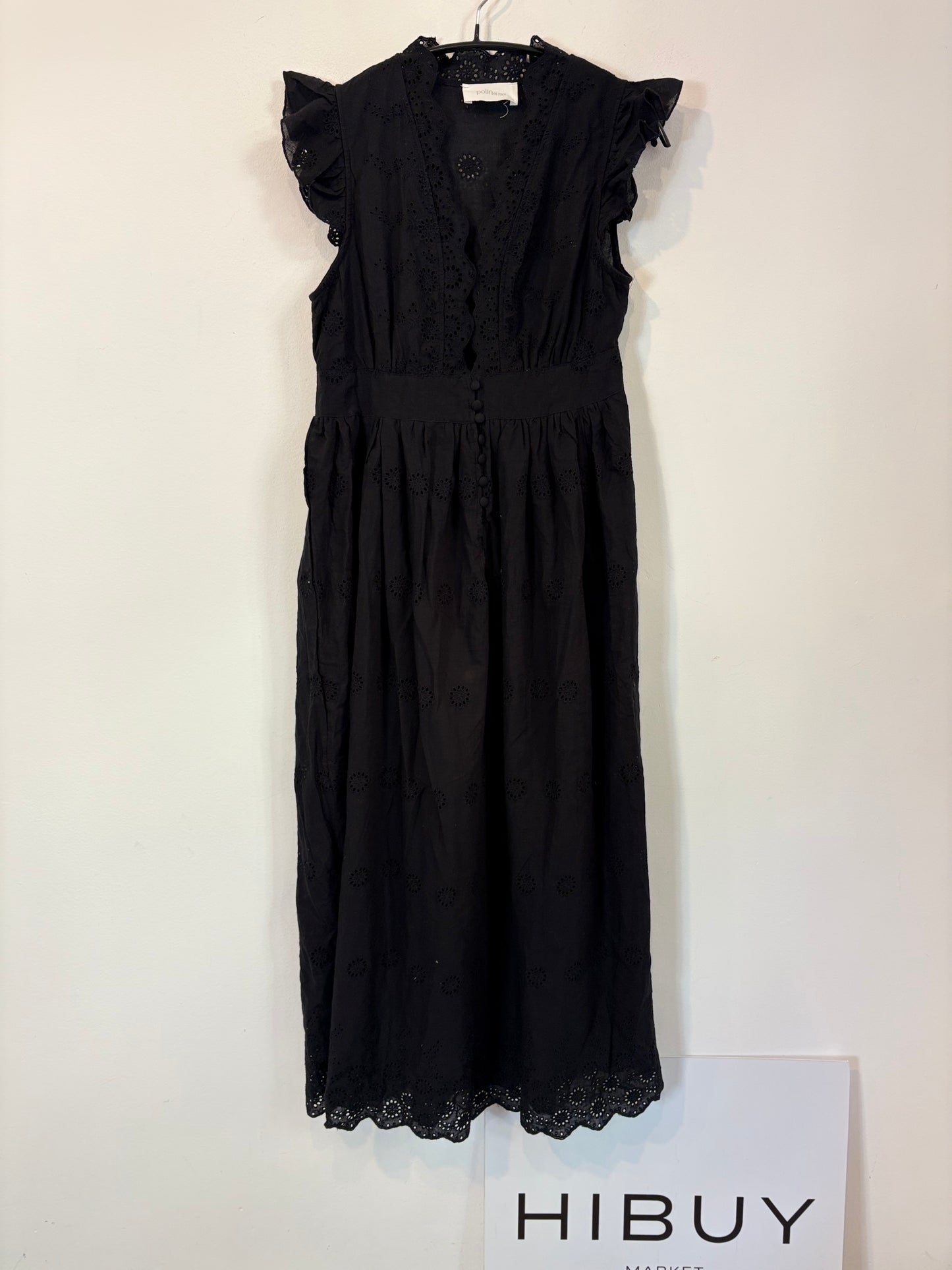 Vestido negro troquelado