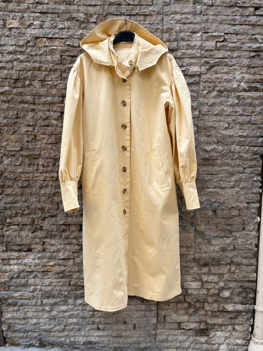 MAGNOLYA. Gabardina capucha pastel
