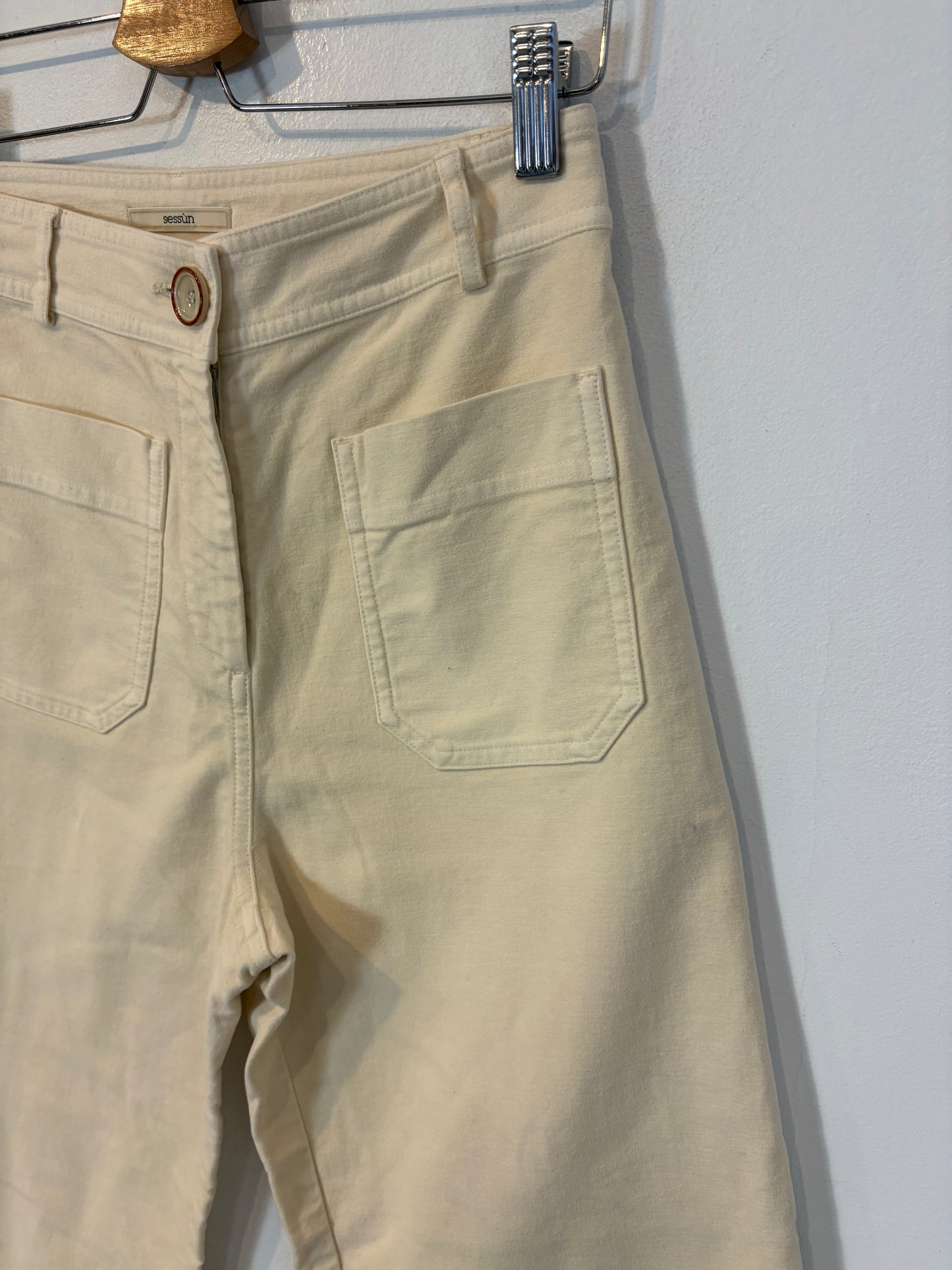 SESSÚN. Denim beige bolsillos