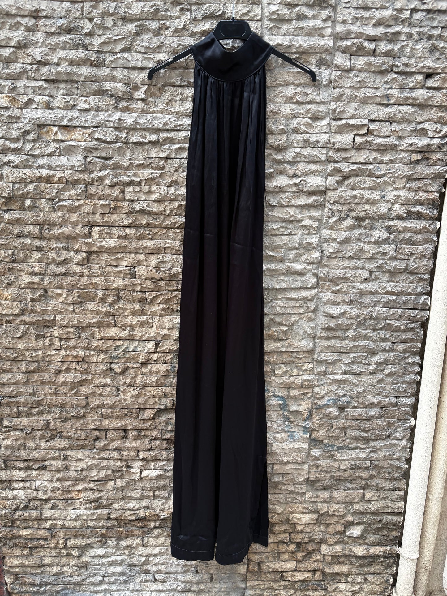 NERATTA. Vestido negro halter