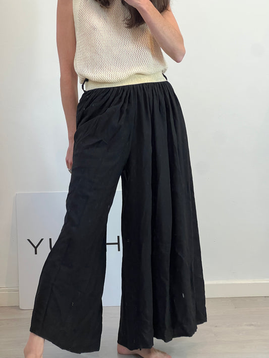 OTRAS. Pantalón fluido pata ancha