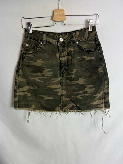 TOPSHOP. Falda corta denim camuflaje. T 36