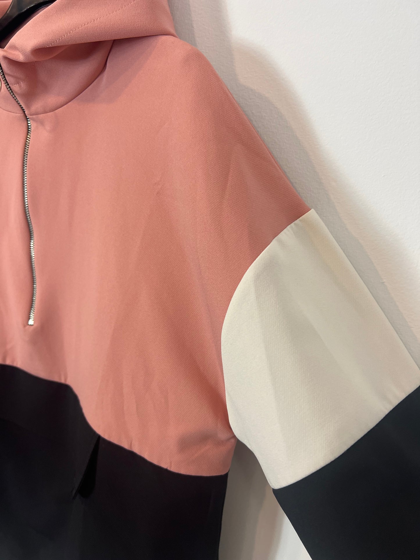 ZARA. Flowy tricolor sweatshirt Ts