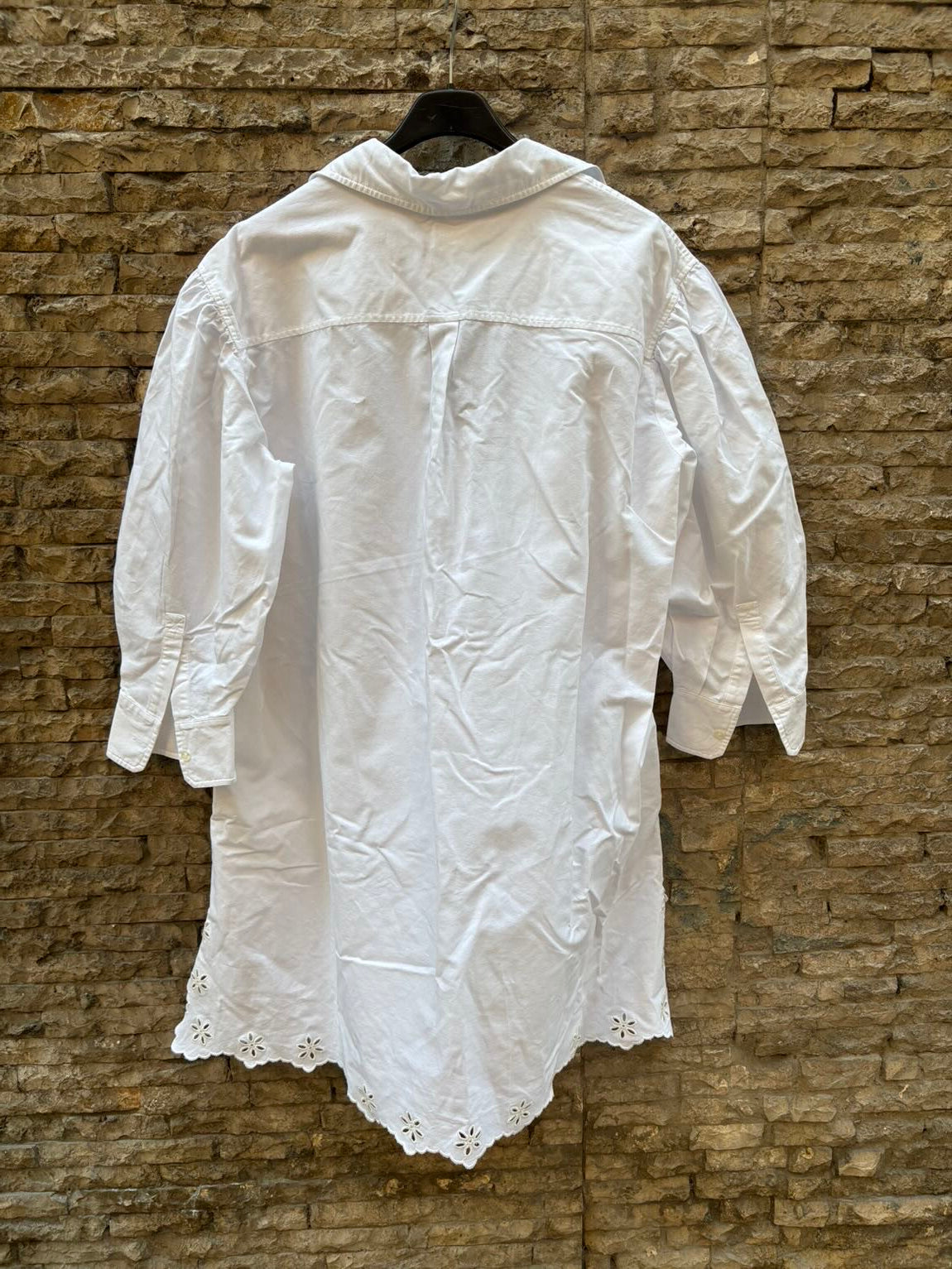 Weekend MAxMARA. Vestido camisero blanco detalle bordado