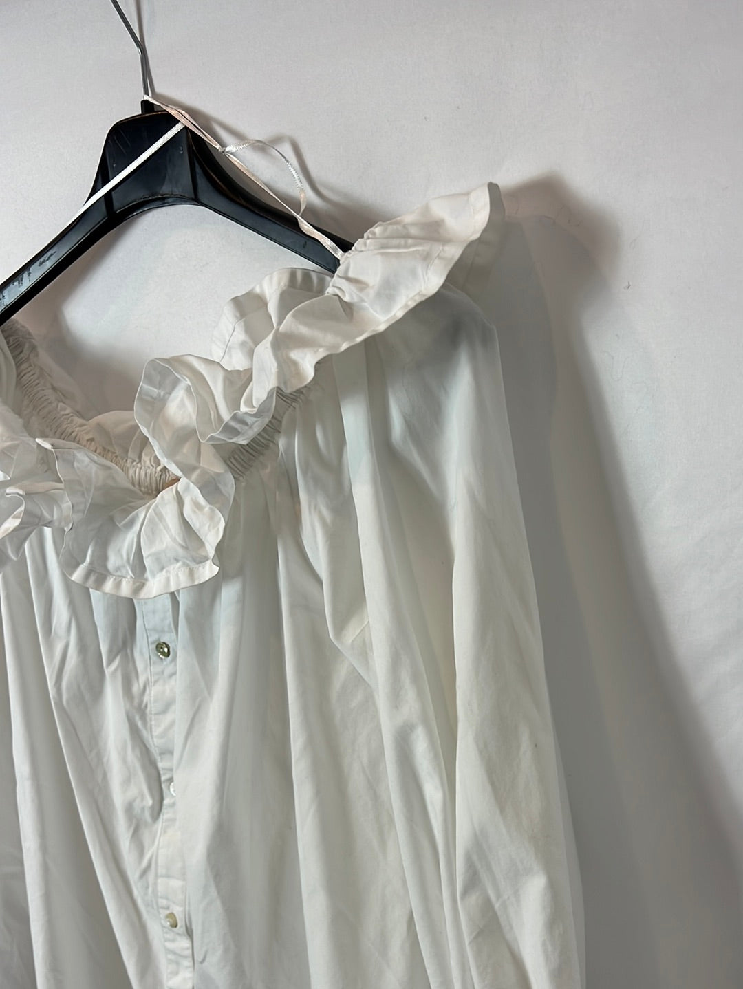 H&M. Blusa blanca cuello barco T.s