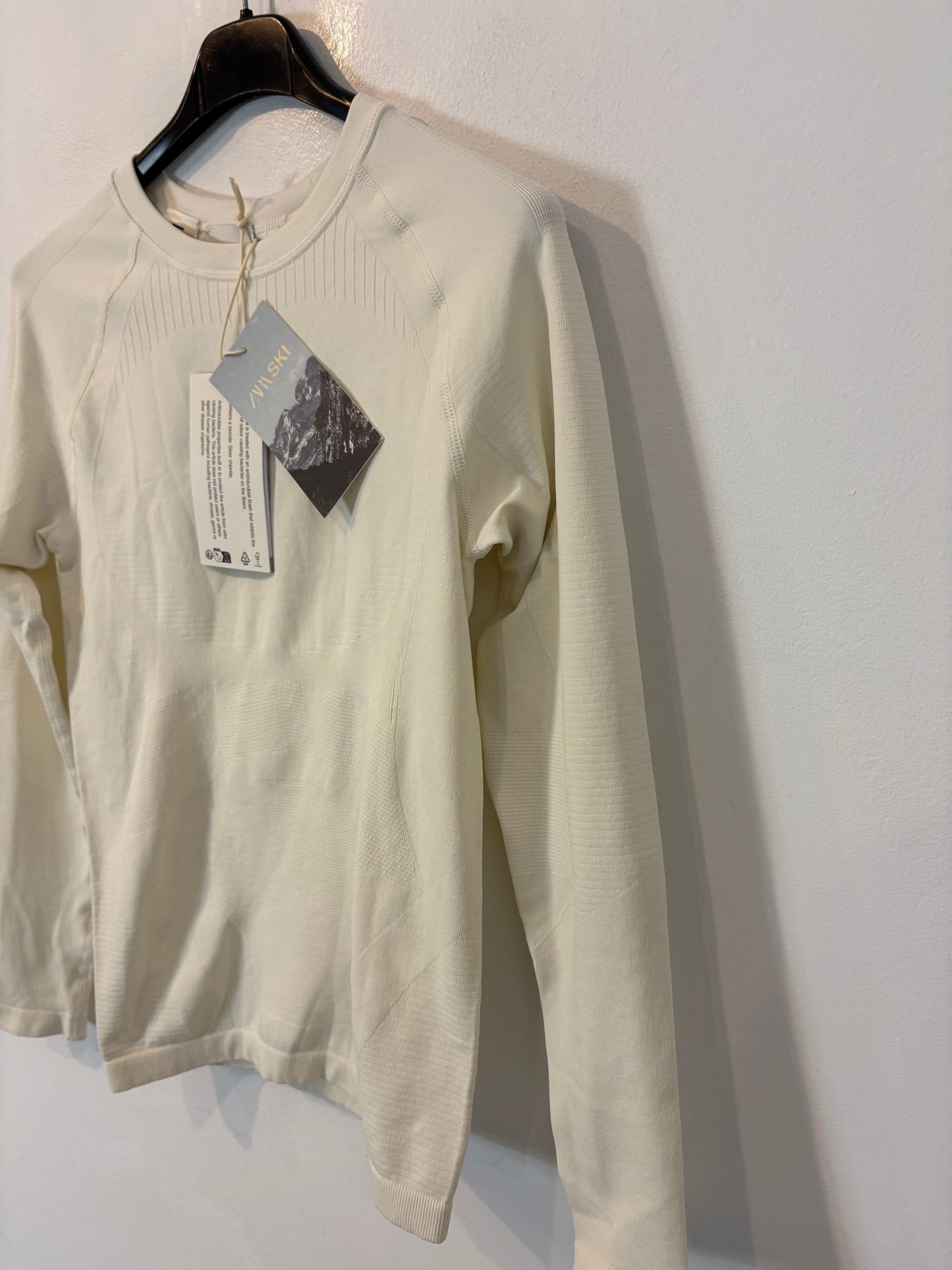 ZARA SKI. Camiseta blanca ski