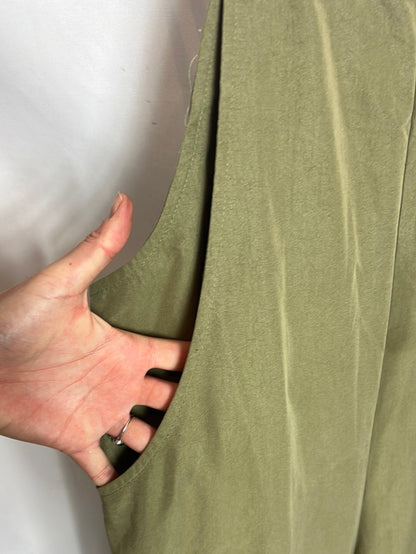 PULL&BEAR. Mono culotte verde apreturas. TM