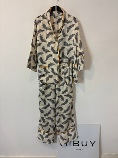 ERRE. Total look fluido estampado hojas